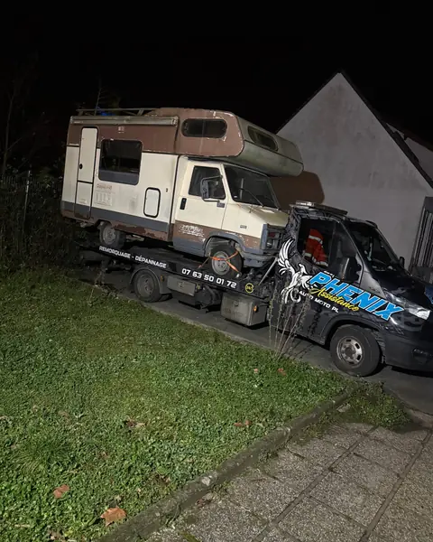 Camping-car remorqué de nuit par PHENIX Assistance